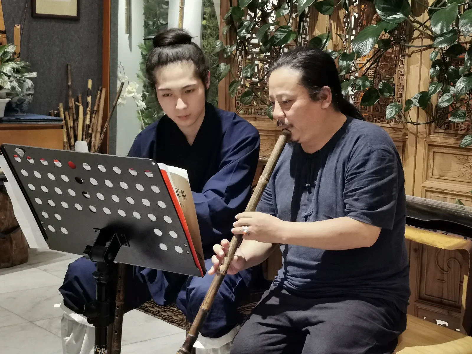 山林道观，箫伴清修